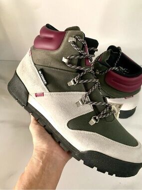 adidas Terrex
Snowpitch Cold.Rdy Legend
Earth Women  Sz 11 ( FV7961)